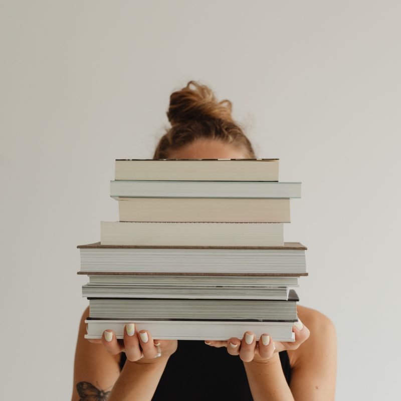 kaboompics_woman-in-light-colored-jeans-with-books-28221